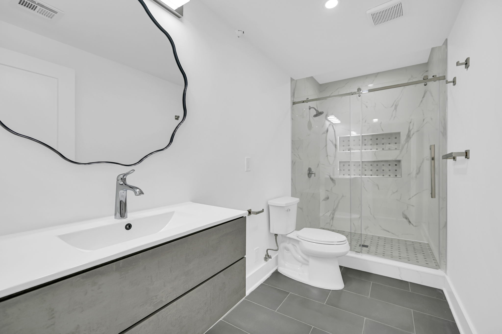 54 Melrose Dr Livingston NJ bathroom photo 21